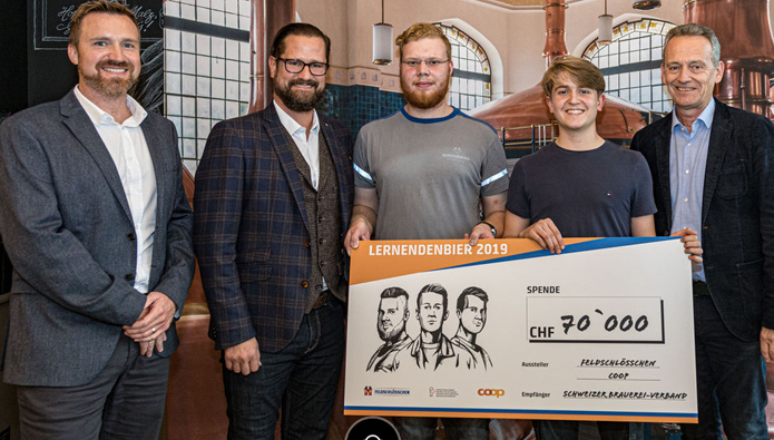 Coop und Feldschlösschen spenden für die Ausbildung von zukünftigen Bierbrauern